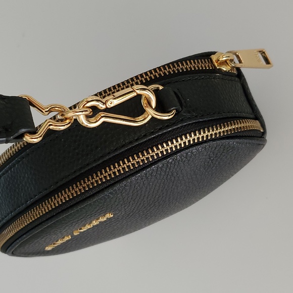 Marc Jacobs The Rewind Leather Crossbody Bag in Black & Gold Hardware - Picture 6 of 14